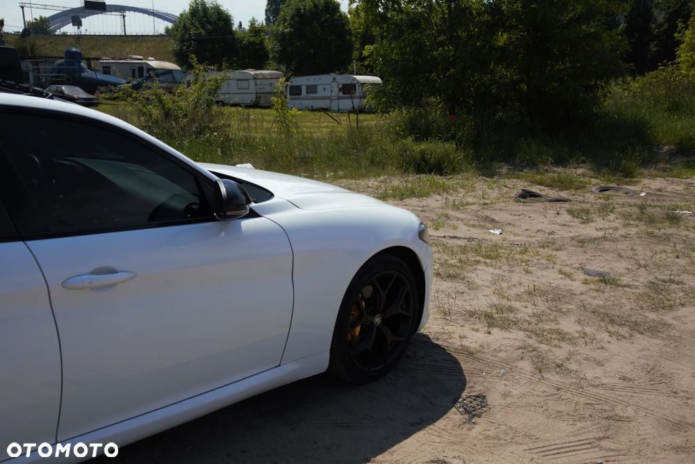 Alfa Romeo Giulia 2.0 Turbo 16V AT8-Q4 Ti - 29