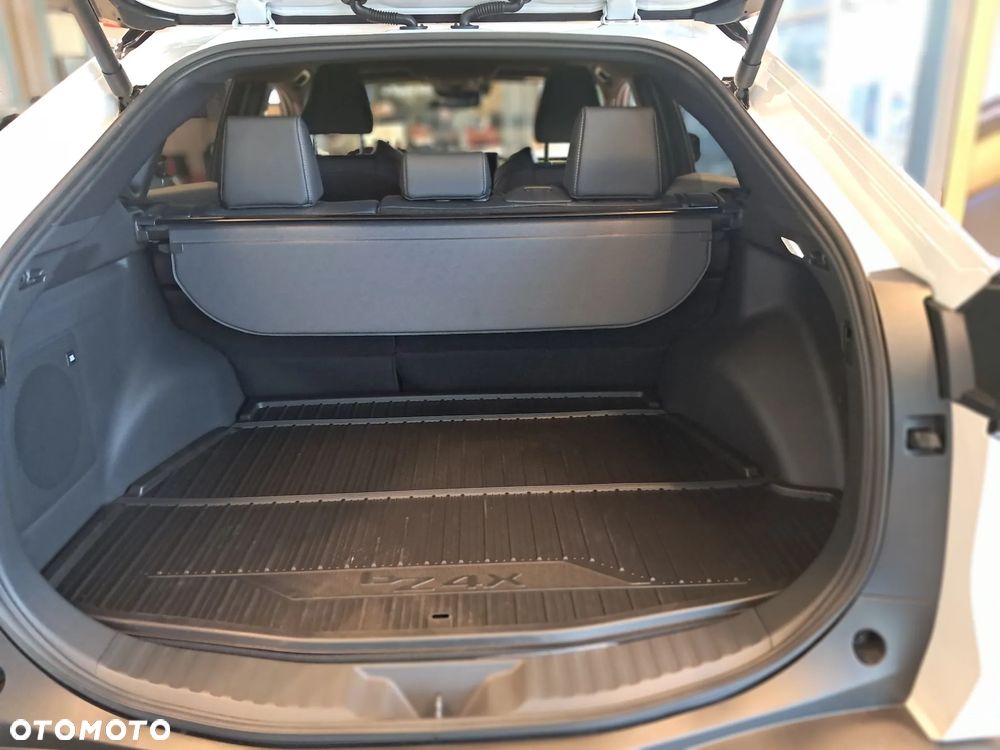 Toyota bZ4X 73.1kWh 4x4 Executive - 12