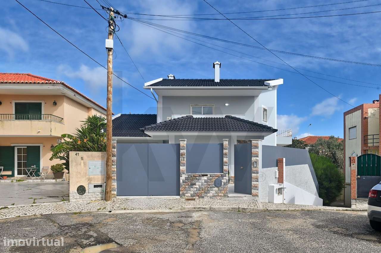 Moradia Familiar em Cascais, Totalmente Remodelada e com Apartamento I - Grande imagem: 2/51