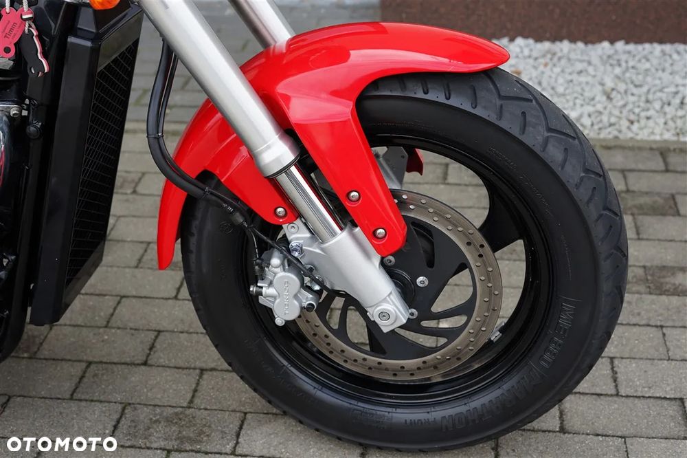Suzuki Intruder - 13