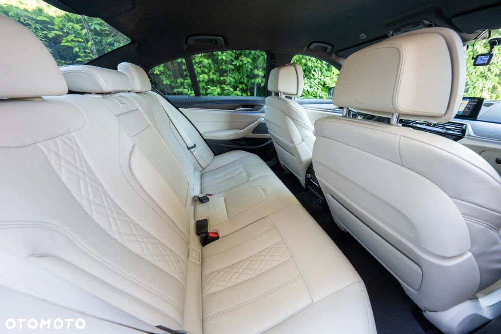 BMW Seria 5 520d xDrive - 11