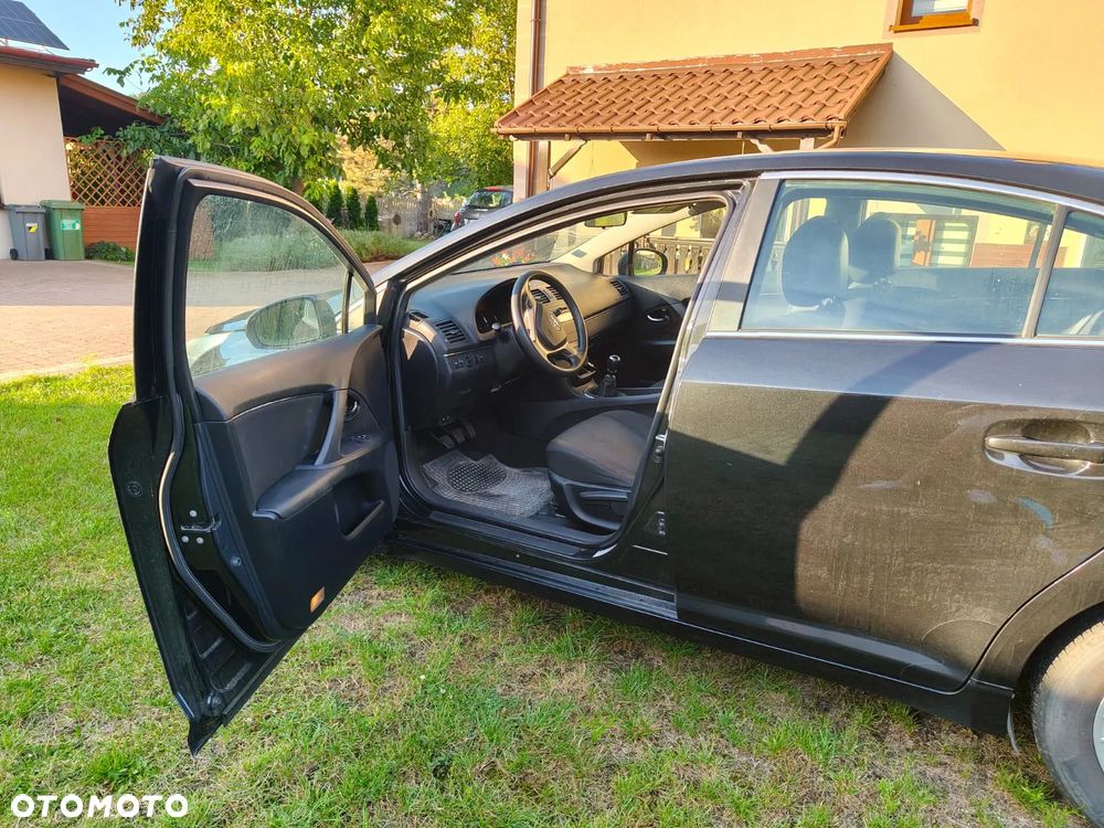 Toyota Avensis 2.0 D-4D Luna - 11