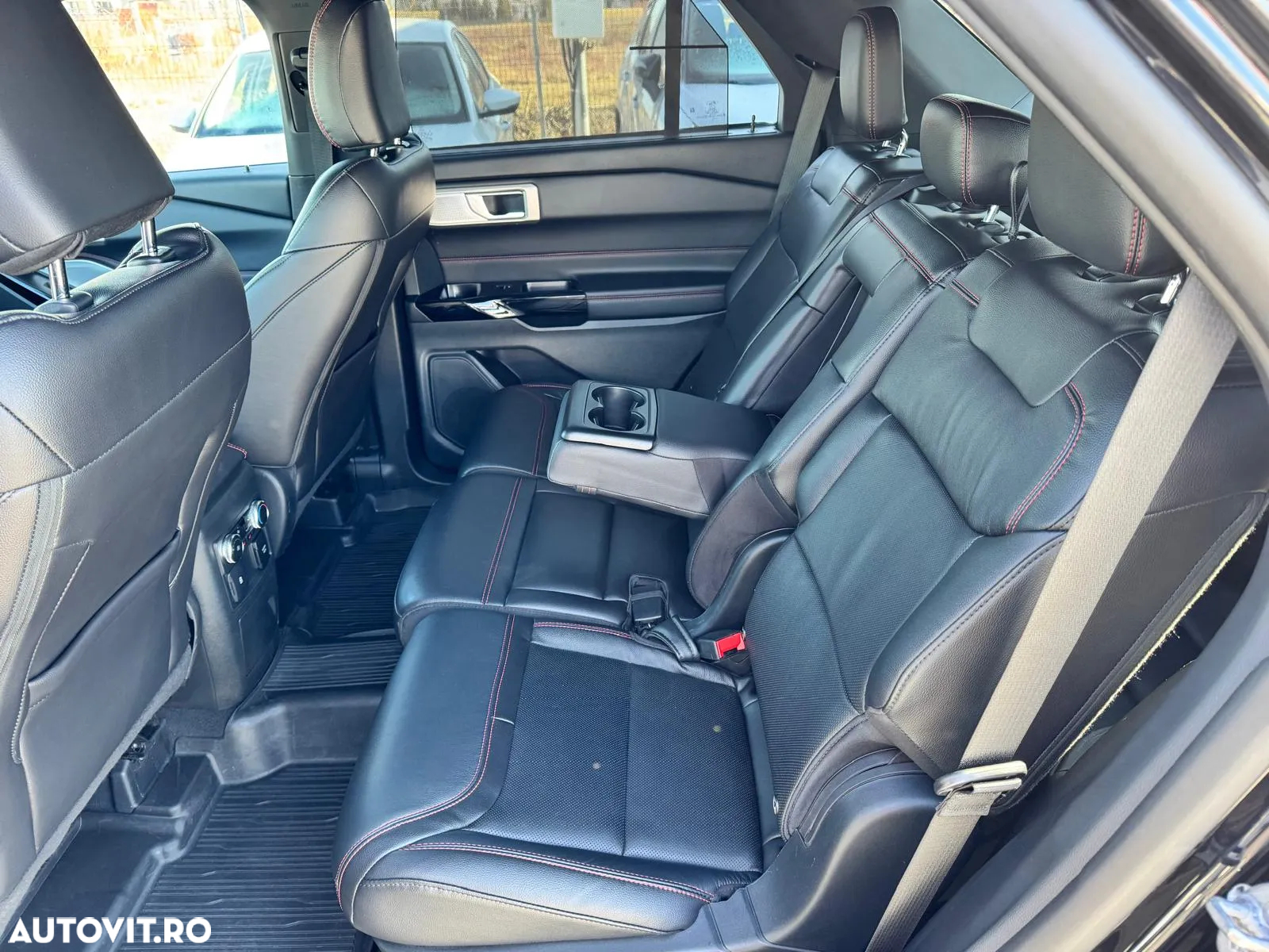 Ford Explorer 3.0 PHEV ST-Line - 27