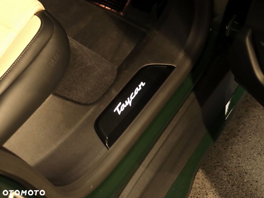 Porsche Taycan 105kWh 4S Black Edition - 32