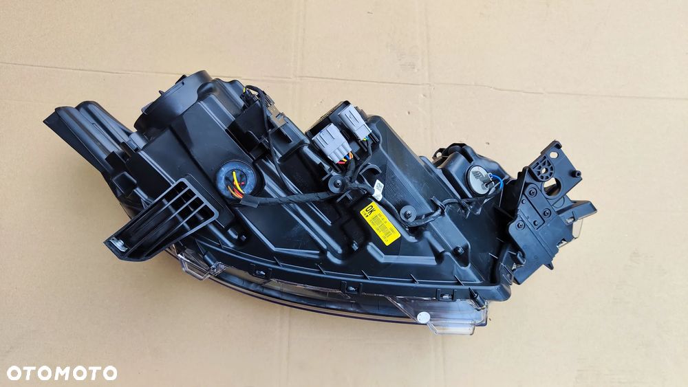 Mitsubishi Outlander Lift 16-23 Lampa Przód Soczewka Lewa Nieklejona Oryginał EU - 9
