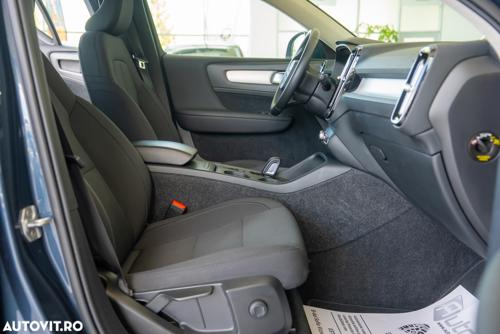 Volvo XC 40 T3 Geartronic Momentum Pro - 19