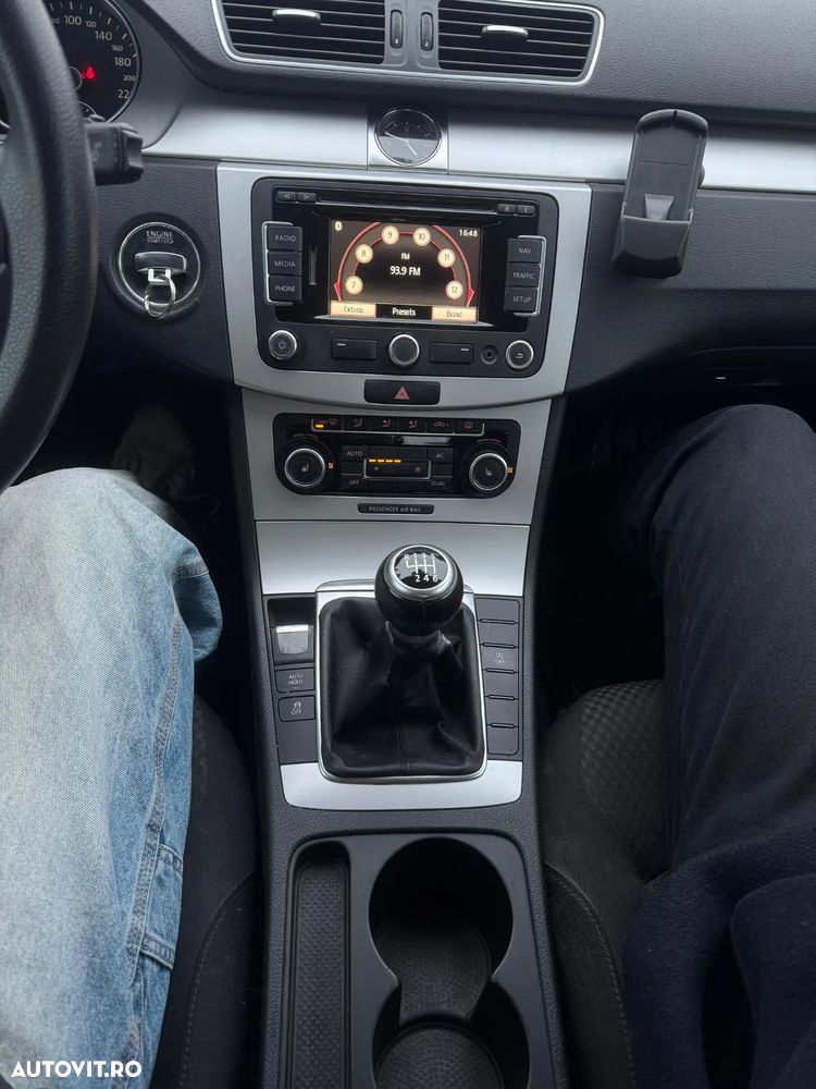 Volkswagen Passat 1.6 TDI BlueMotion Technology Trendline - 12