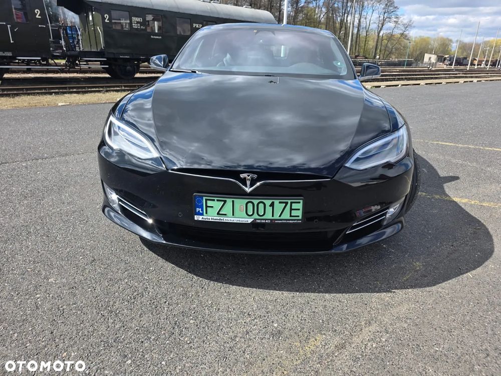Tesla Model S - 2
