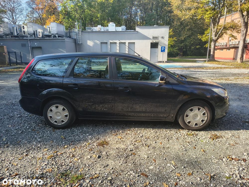 Ford Focus 2010 photo 2