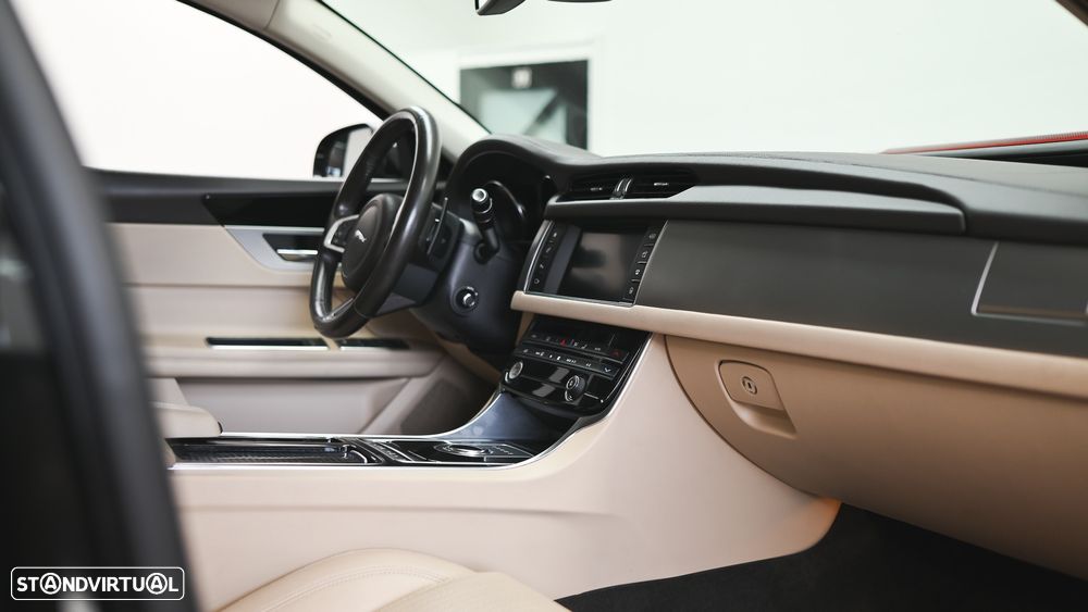 Jaguar XF Sportbrake 2.0 D Portfolio AWD Aut. - 46