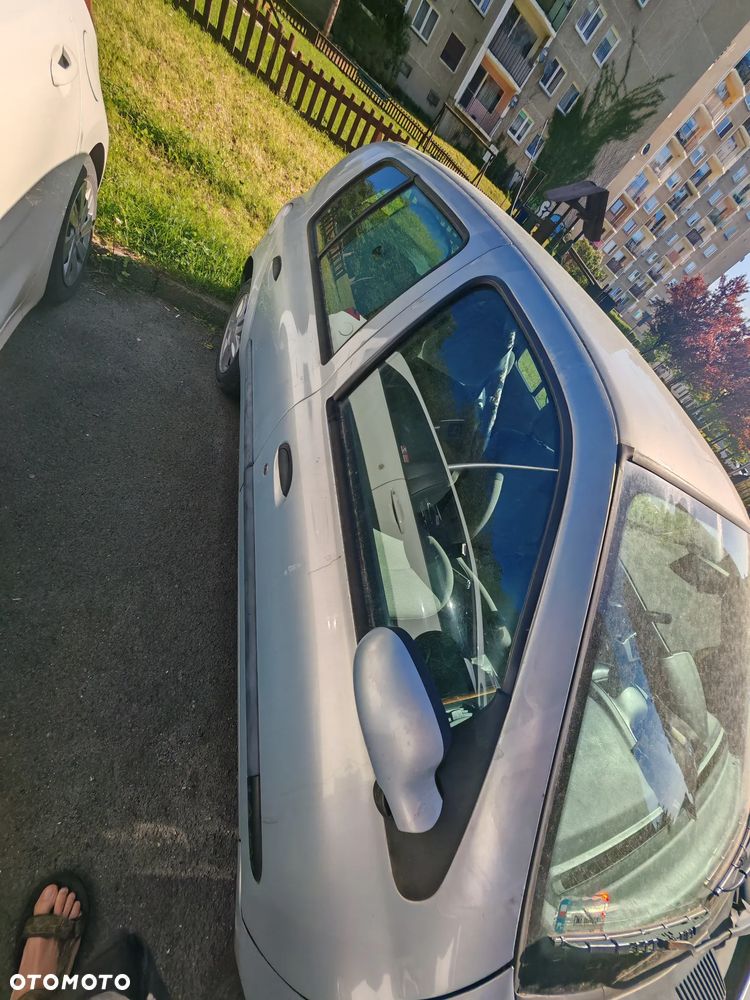 Renault Clio 1.4 16V Privilege - 7