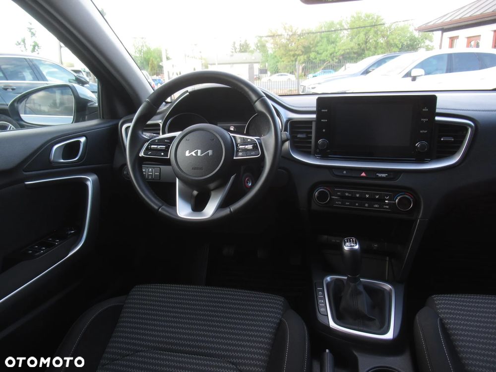 Kia Ceed 1.5 T-GDI M - 11