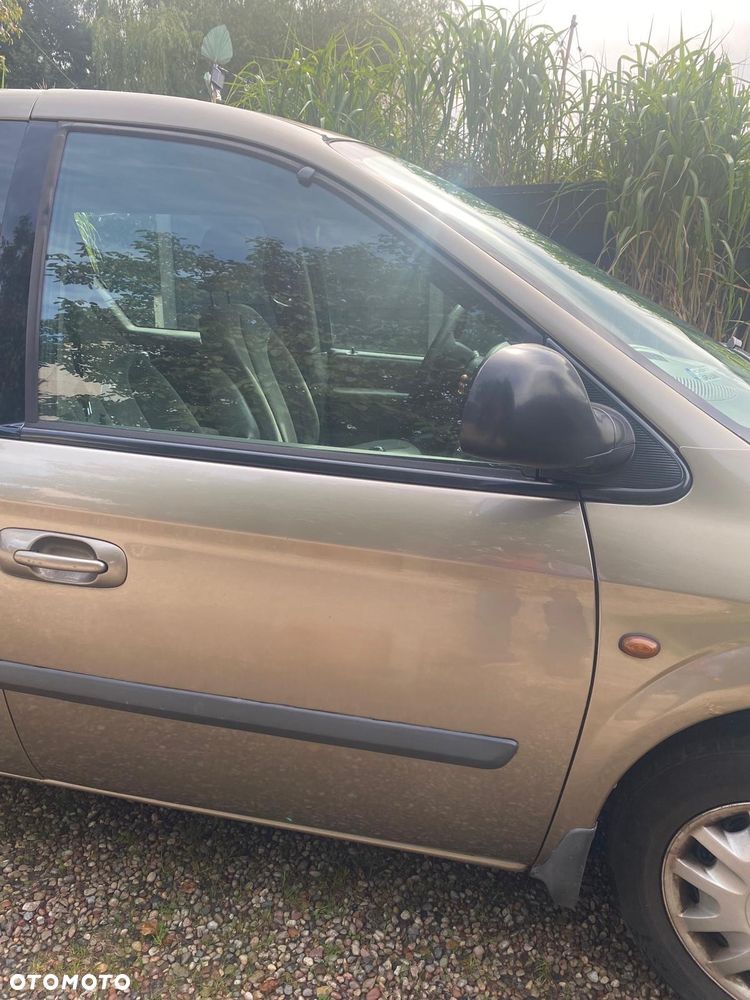 Chrysler Voyager 2.4 SE - 8