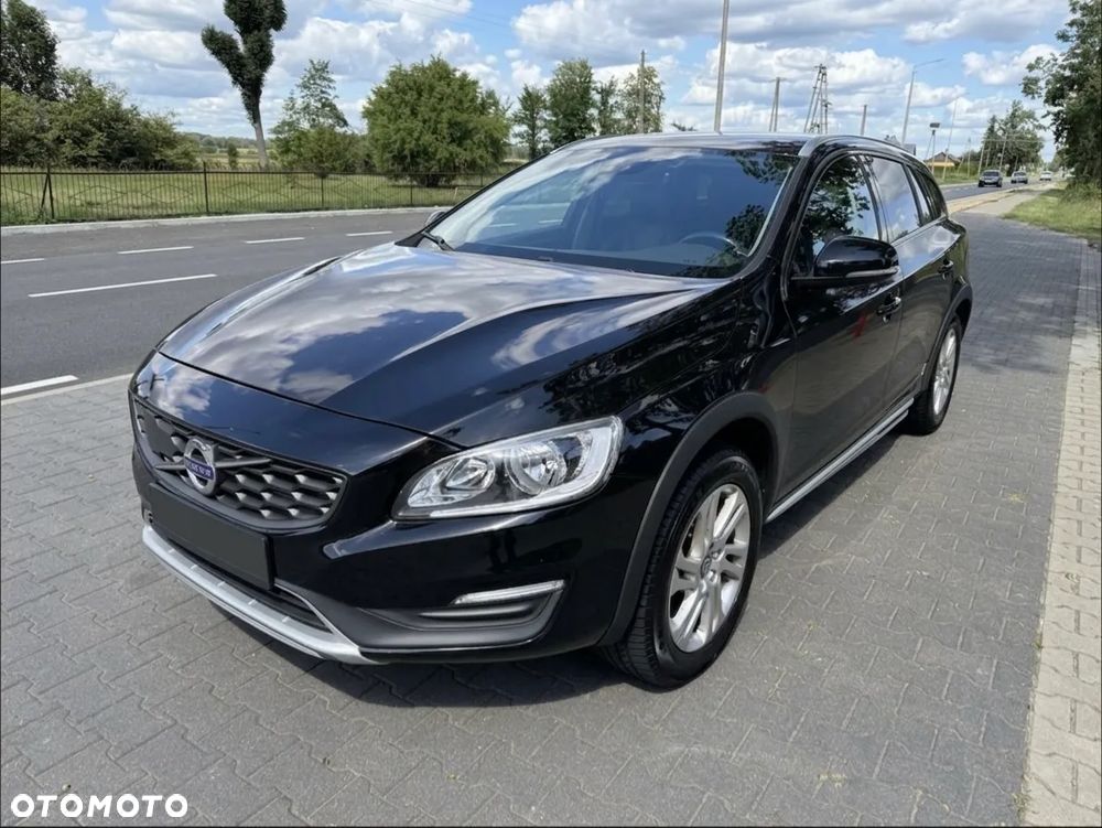 Volvo V60 Cross Country D3 Drive-E Momentum - 1