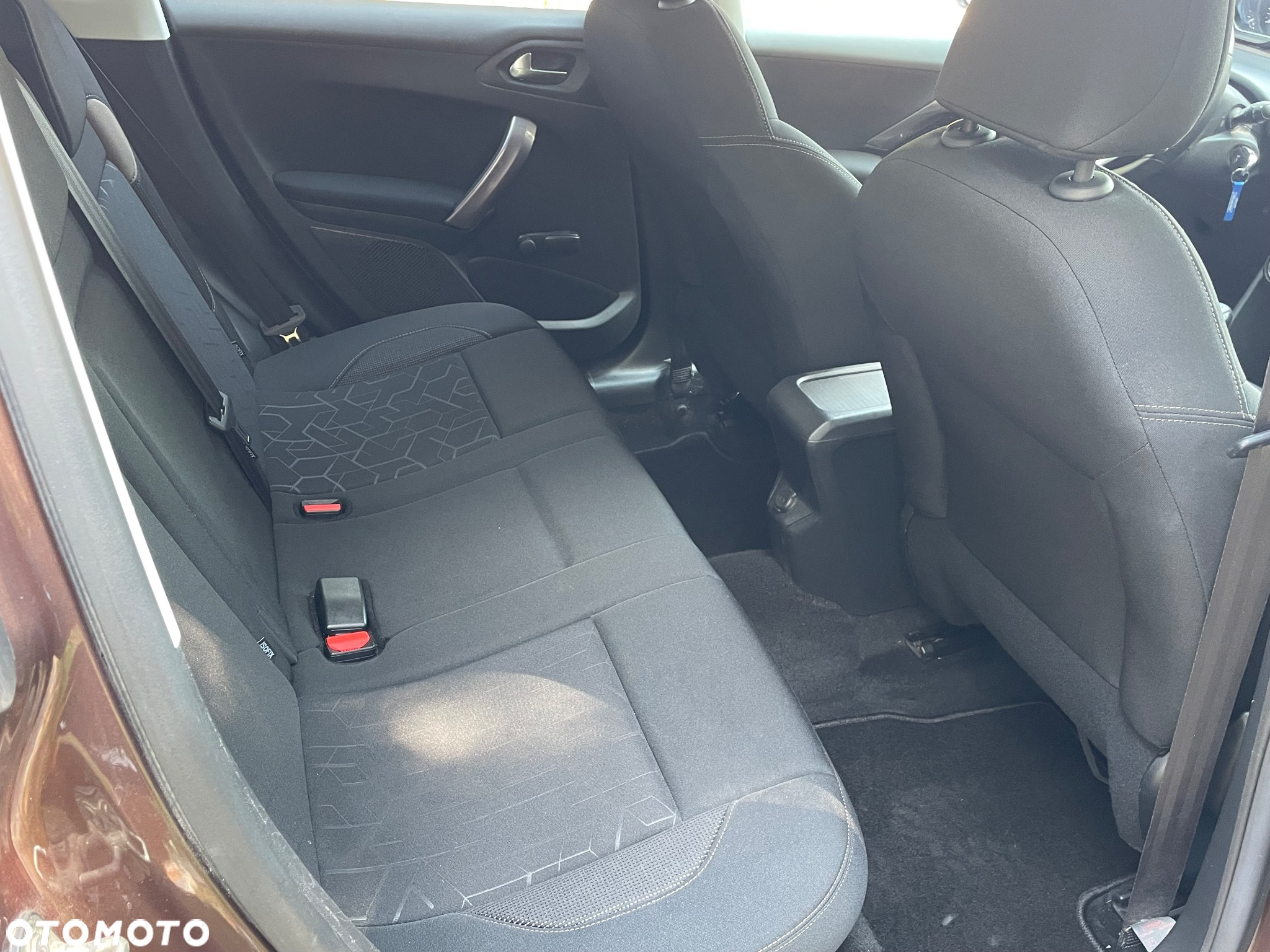 Peugeot 2008 1.6 e-HDi Allure S&S - 4