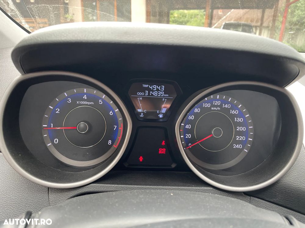 Hyundai Elantra 1.6 MPi - 12