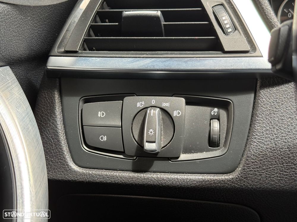 BMW 318 d Modern Line - 24