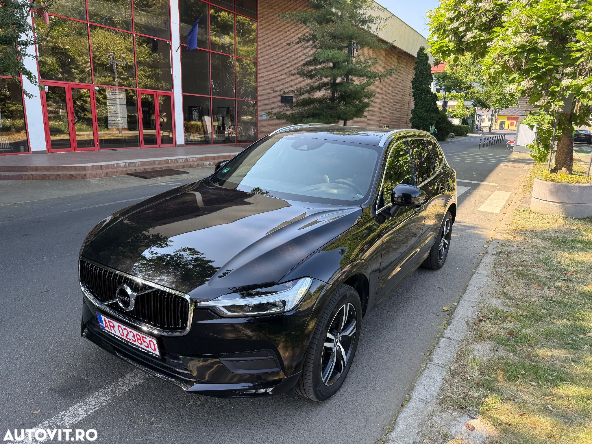 Volvo XC 60 B4 D AWD Geartronic Momentum Pro - 1