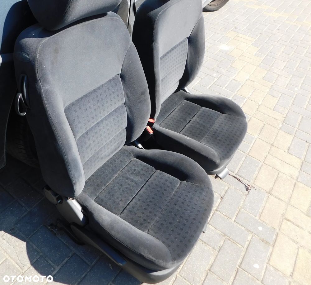 fotele przód VW GOLF IV 3D welur - 2