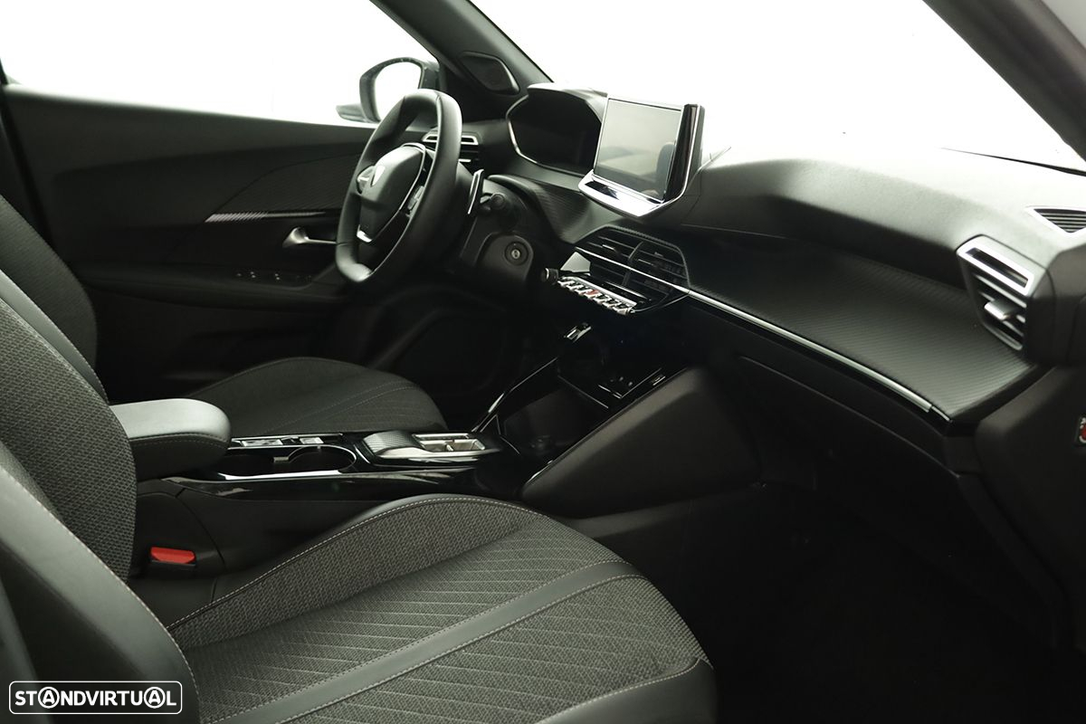 Peugeot 2008 1.2 PureTech Allure EAT8 - 20