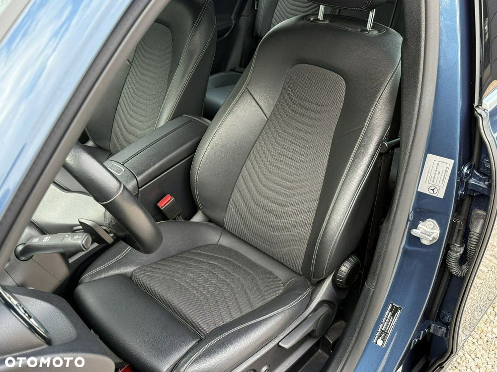 Mercedes-Benz GLB 200 7G-DCT - 14