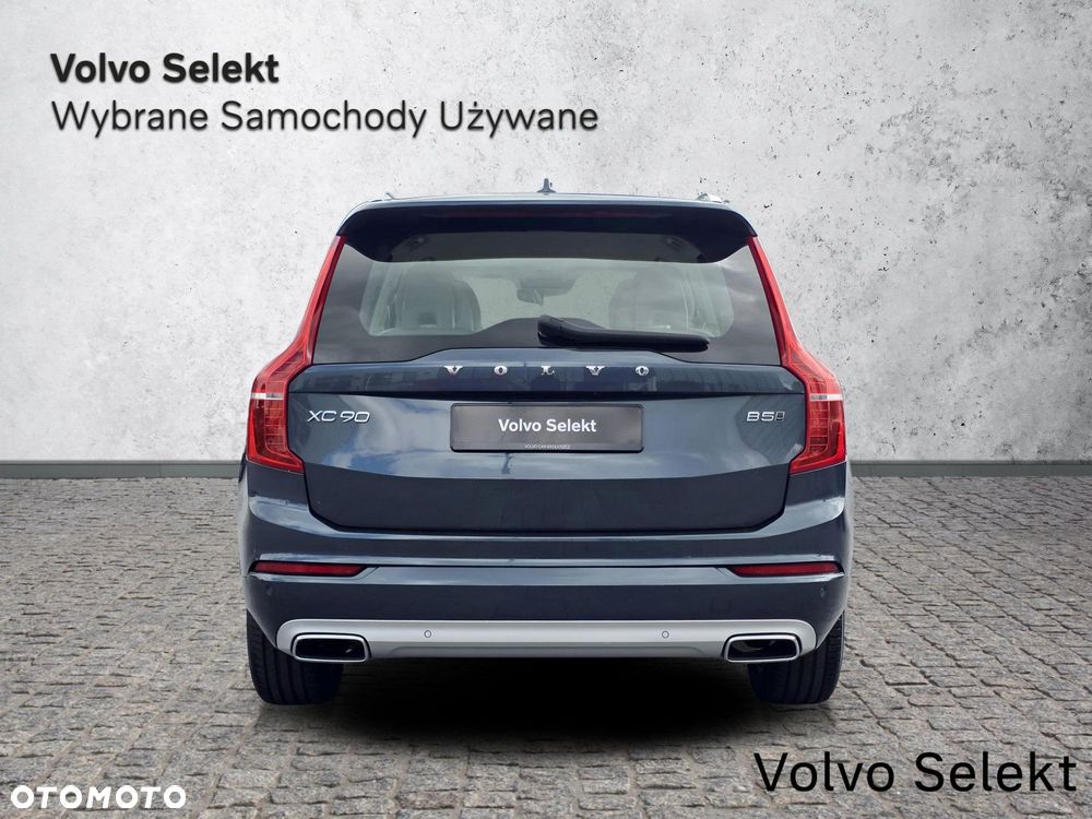 Volvo XC 90 - 9