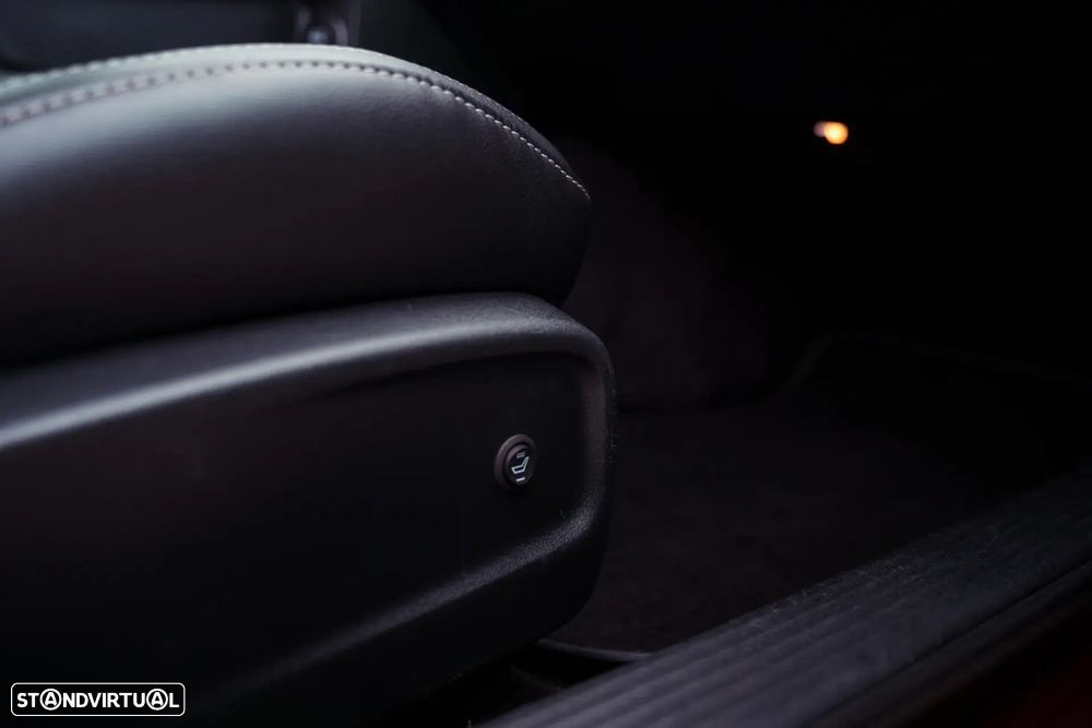 Dodge Challenger - 30