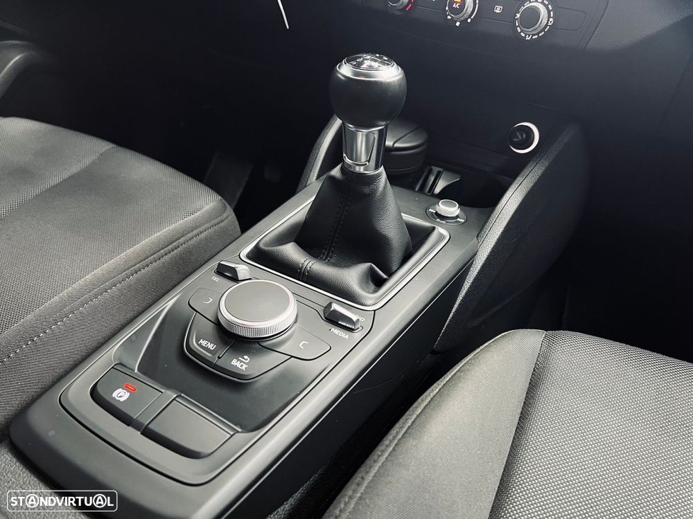 Audi Q2 1.6 TDI Design - 21