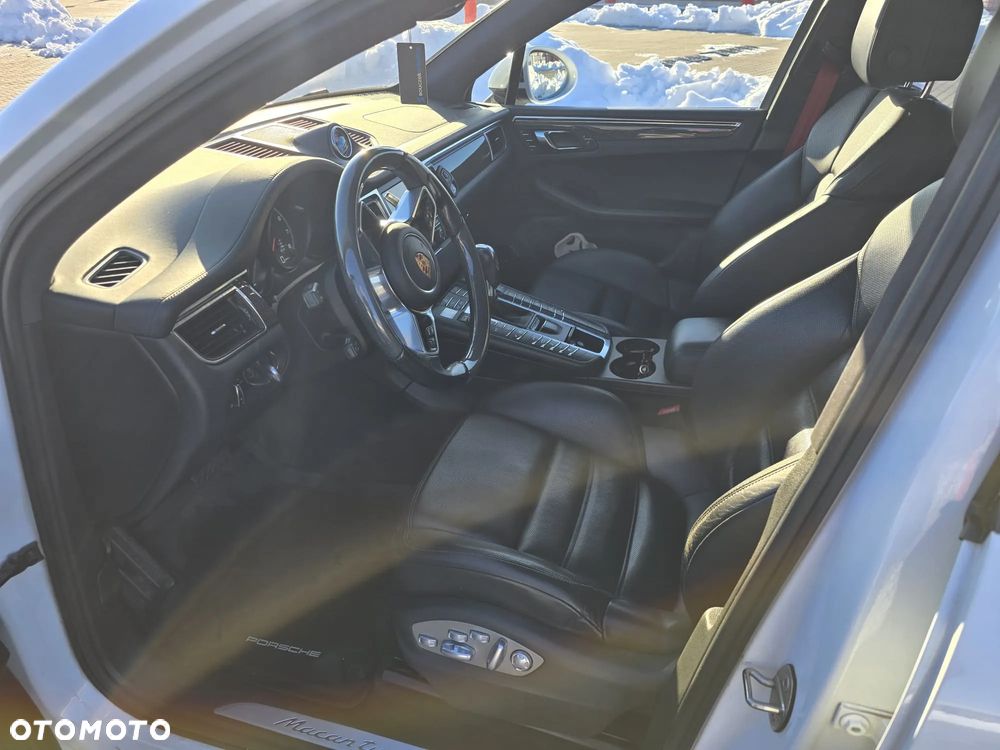 Porsche Macan Turbo - 16
