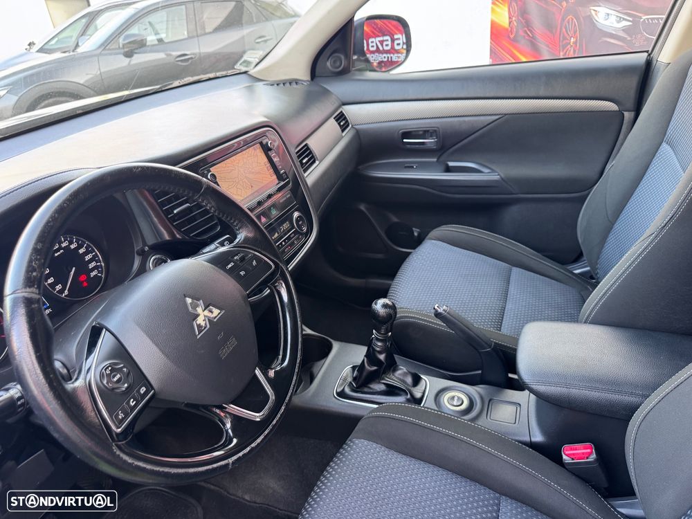 Mitsubishi Outlander 2.2 DI-D Instyle Navi 4WD - 9