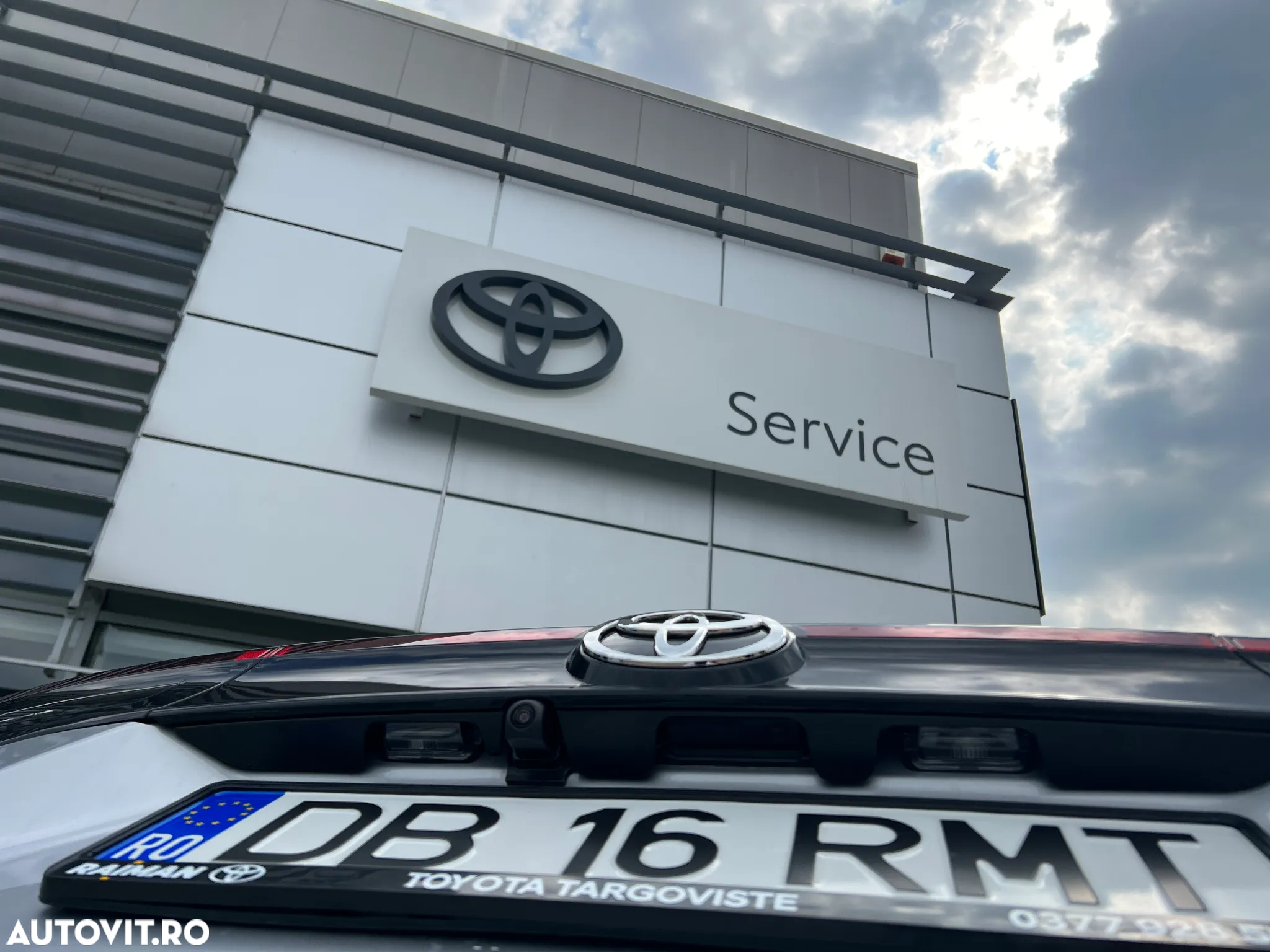 Toyota Yaris Cross 1.5 VVT-i HSD 4x4 Dynamic - 13