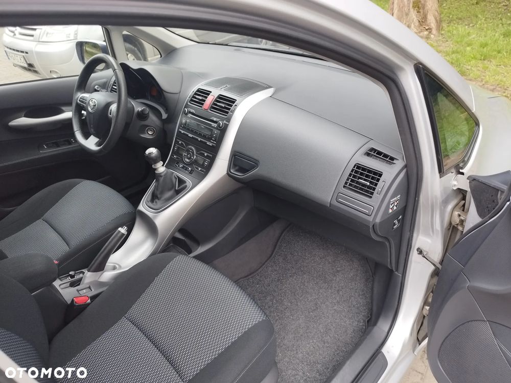 Toyota Auris 1.33 VVT-i Terra - 23