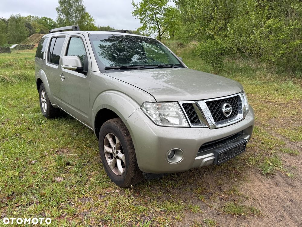 Nissan Pathfinder 2.5 DCi XE - 2