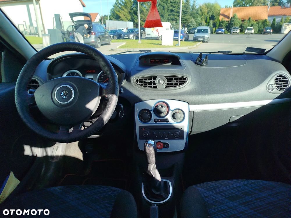 Renault Clio 1.2 16V Authentique - 10