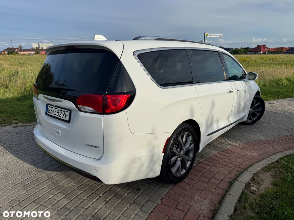 Chrysler Pacifica - 23