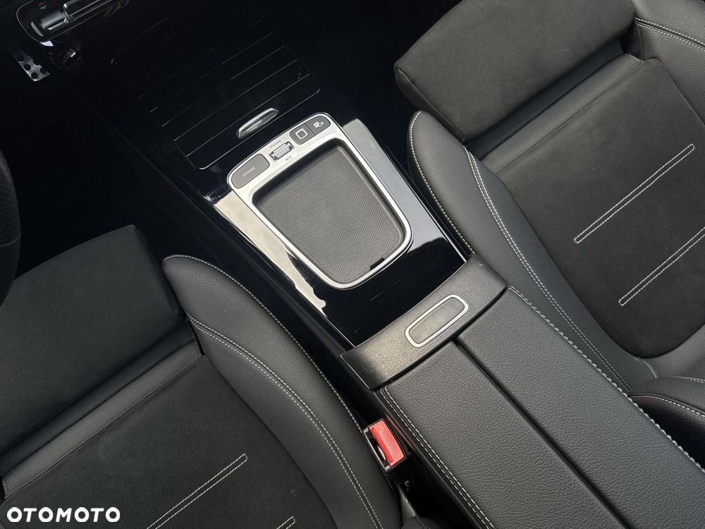 Mercedes-Benz CLA 250 4-Matic AMG Line 7G-DCT - 13