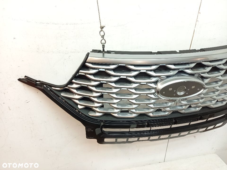 Ford Explorer VI 4 PHEV grill atrapa Platinum ST-Line - 5