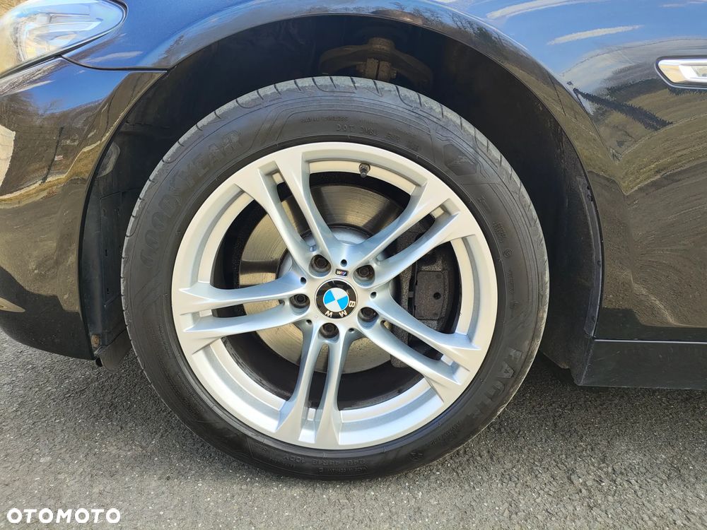 BMW Seria 5 525d xDrive - 9