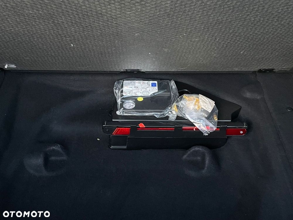 Mercedes-Benz Klasa B 180 7G-DCT Urban - 16