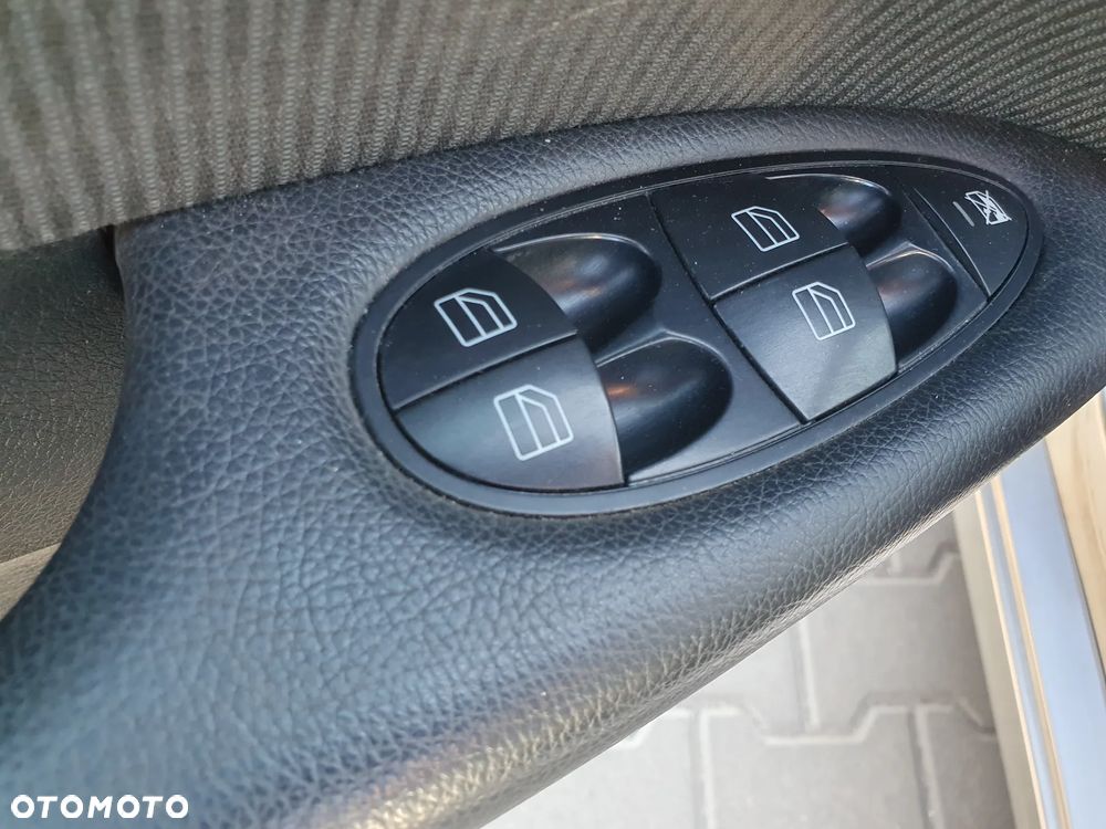 Mercedes-Benz Klasa E 200 Kompressor Automatik Elegance - 28