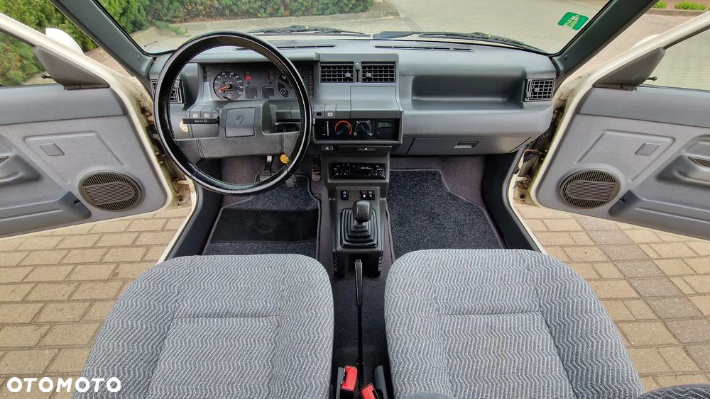 Renault 5 - 16