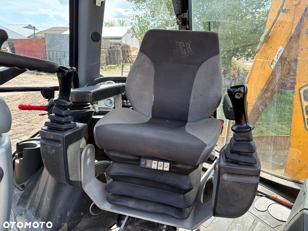 JCB 4CX - 24