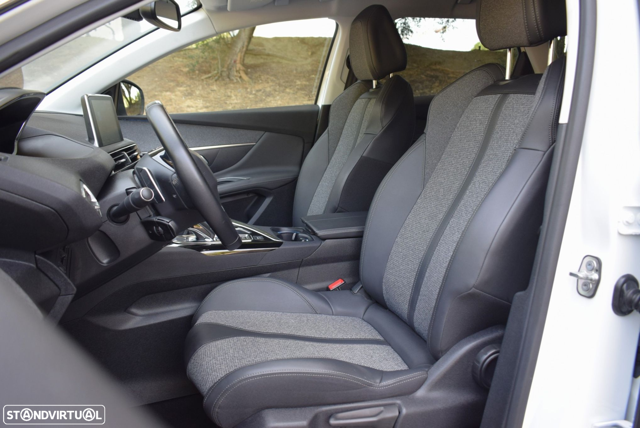 Peugeot 3008 1.2 PureTech Allure EAT8 - 29