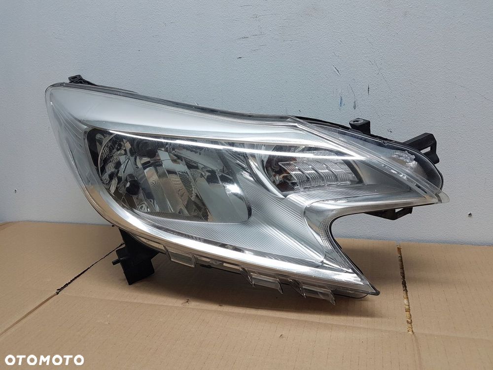 LAMPA PRZÓD PRAWA NISSAN NOTE E12 12-16 EUROPA