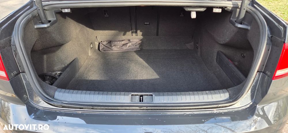 Volkswagen Passat - 27