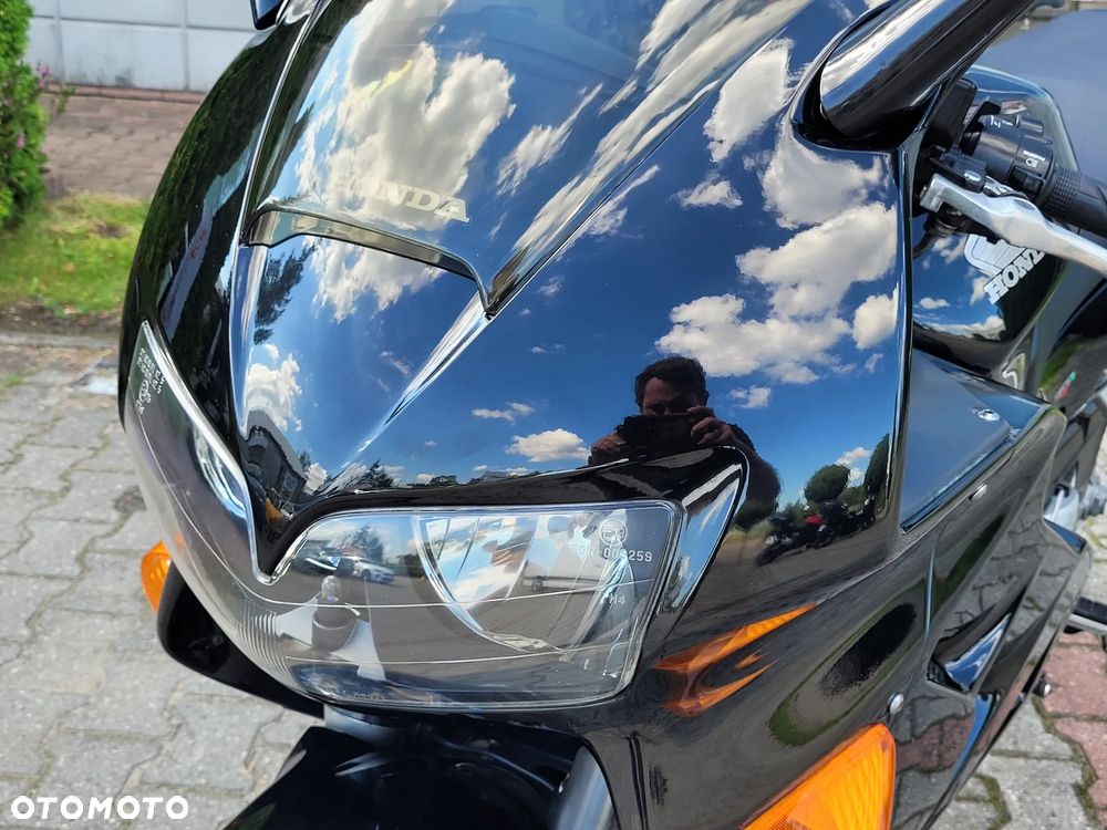 Honda VFR - 16
