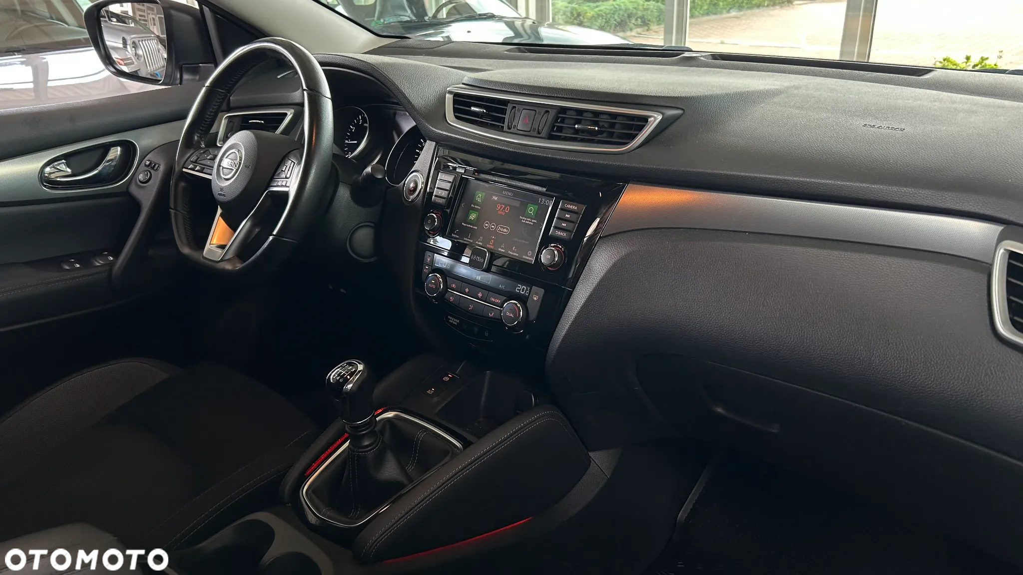 Nissan Qashqai 1.3 DIG-T N-Connecta EU6d - 8