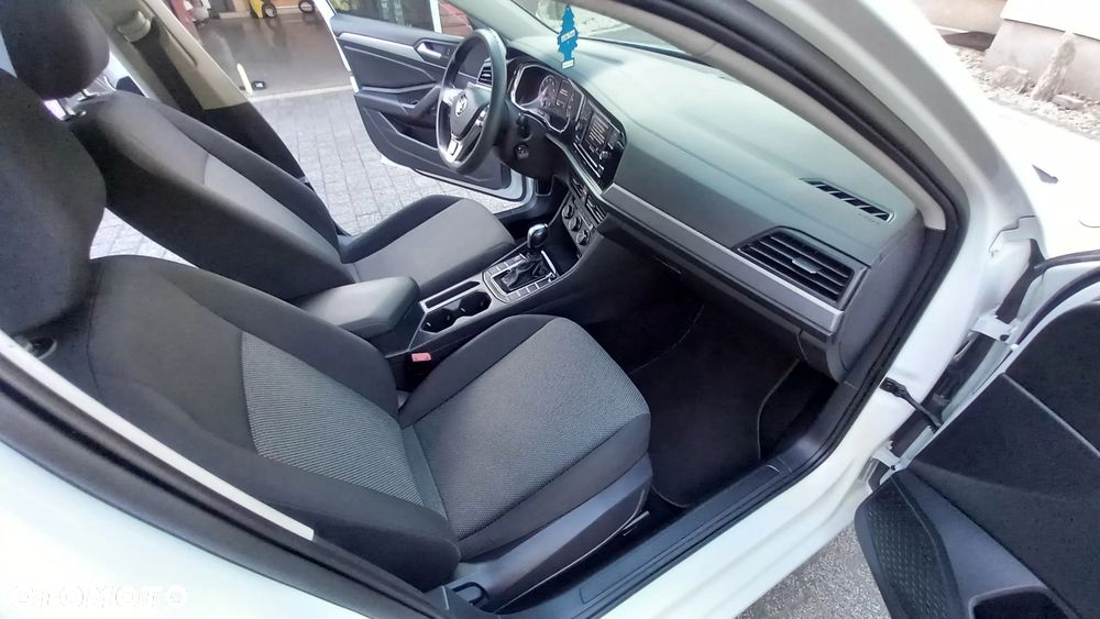 Volkswagen Jetta - 5