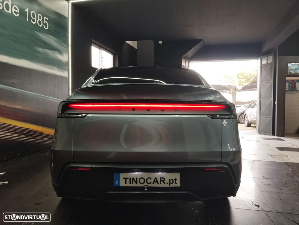 Tesla Model Y - 14