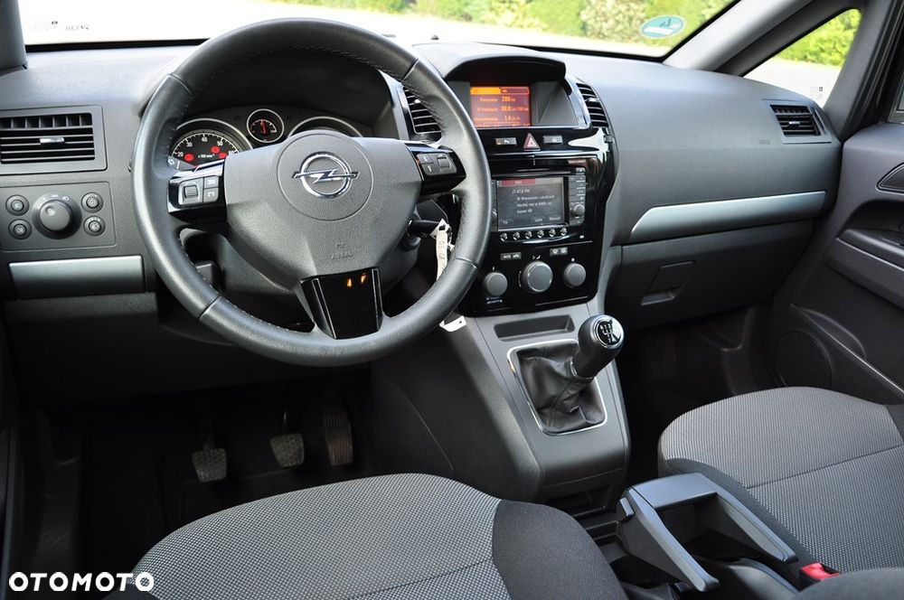 Opel Zafira 1.8 Cosmo - 37